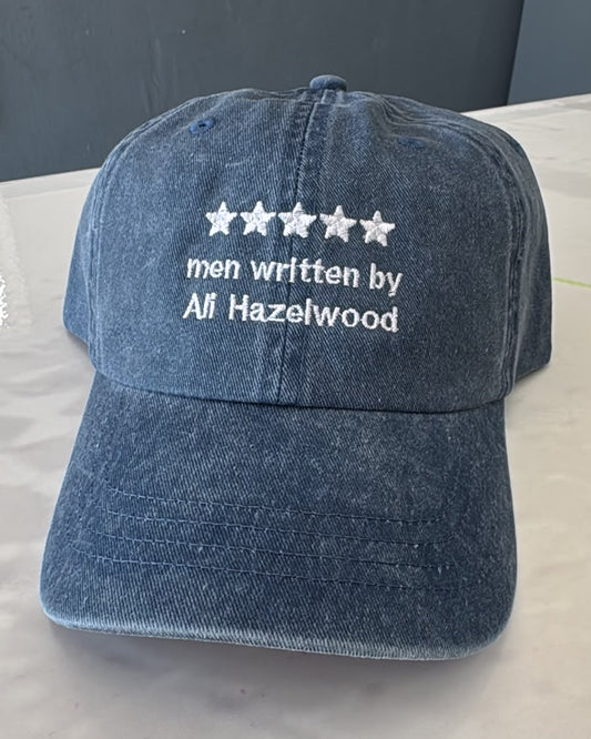 "men written by Ali Hazelwood" Hat - Pre Order 1 Agosto, 2026